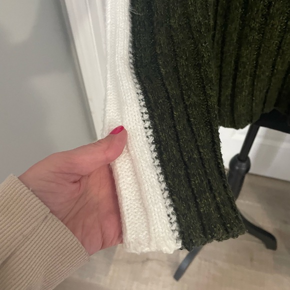 4th and reckless color block peekaboo shoulder top in small - Picture 4 of 9